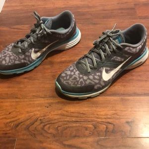 Fly wire Women’s Nike Shoes, Size 8.5
